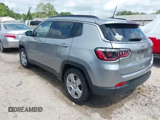 2022 Jeep Compass Latitude z VIN 3C4NJCBB7NT189257, wystawiony jako IAAI lot #42250218 z przebiegiem 13 743 mil mil oraz . Historia ofert i sprzedaży dostępna na DreamBid. Obrazek 3.