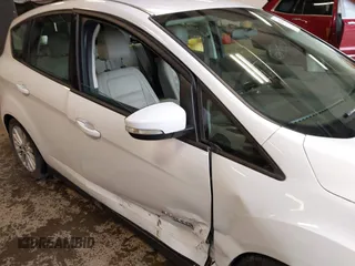 2017 Ford C-Max SE z VIN 1FADP5EU8HL107626, wystawiony jako IAAI lot #42279162 z przebiegiem 79 697 mil mil oraz . Historia ofert i sprzedaży dostępna na DreamBid. Obrazek 6.