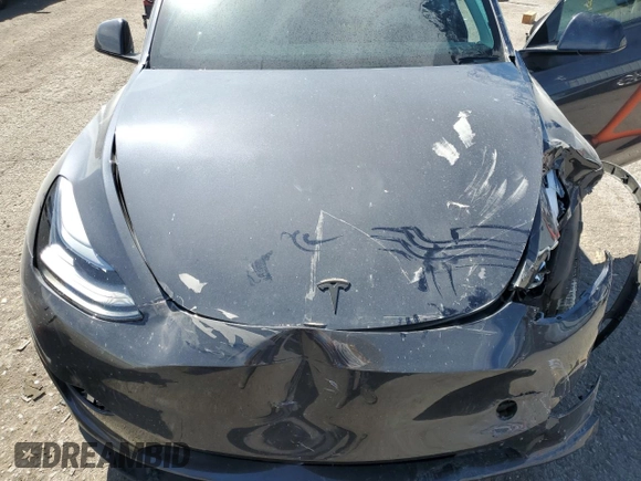 2024 Tesla Model Y Long Range z VIN 7SAYGDEE9RA255805, wystawiony jako Copart lot #50836555 z przebiegiem Nie podano mil oraz Szkoda całkowita • Salvage title. Historia ofert i sprzedaży dostępna na DreamBid. Obrazek 11.