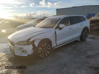 2021 Volvo V60 z VIN YV4102WK3M1076902, wystawiony jako Copart lot #86760484 z przebiegiem 43 145 mil mil oraz Szkoda całkowita • Salvage title. Historia ofert i sprzedaży dostępna na DreamBid. Obrazek 1.