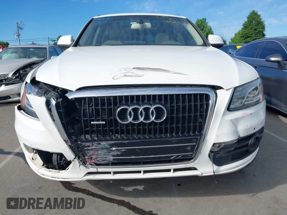 2010 Audi Q5 Premium Plus z VIN WA1LKAFP1AA045035, wystawiony jako IAAI lot #42240670 z przebiegiem 181 942 mil mil oraz . Historia ofert i sprzedaży dostępna na DreamBid. Obrazek 6.
