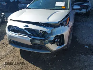 2021 Kia Niro LX with VIN KNDCB3LC8M5486855, listed as a IAAI auction lot 41075455 with 80,639 mi miles. Bid and sale history available at carsss.com. Image 6.