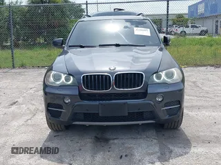 2012 BMW X5 35i z VIN 5UXZV4C5XCL990728, wystawiony jako IAAI lot #42386095 z przebiegiem 124 613 mil mil oraz . Historia ofert i sprzedaży dostępna na DreamBid. Obrazek 6.