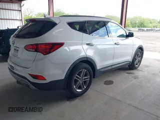 2018 Hyundai Santa Fe 2.4L z VIN 5NMZU3LB9JH083018, wystawiony jako IAAI lot #42205310 z przebiegiem 65 504 mil mil oraz . Historia ofert i sprzedaży dostępna na DreamBid. Obrazek 4.