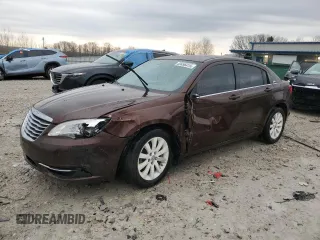 2013 Chrysler 200 Touring z VIN 1C3CCBBB7DN543521, wystawiony jako Copart lot #53496415 z przebiegiem 183 545 mil mil oraz Czysty tytuł • Clean title. Historia ofert i sprzedaży dostępna na DreamBid. Obrazek 1.