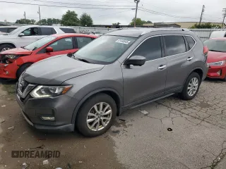 2017 Nissan Rogue SV z VIN KNMAT2MT4HP534245, wystawiony jako Copart lot #61446045 z przebiegiem 258 546 mil mil oraz Czysty tytuł • Clean title. Historia ofert i sprzedaży dostępna na DreamBid. Obrazek 1.