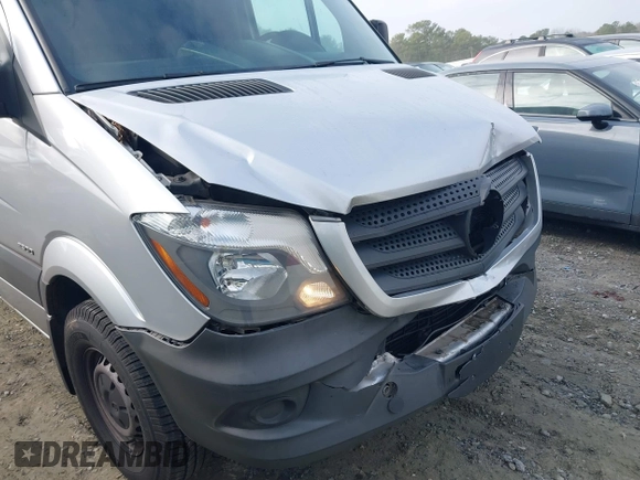 2016 Mercedes-Benz Sprinter Cargo with VIN WD3PE7DD0GP204413, listed as a IAAI auction lot 41503035 with 184,000 mi miles. Bid and sale history available at carsss.com. Image 6.