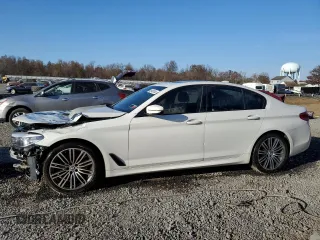 2019 BMW 5 Series 540i xDrive z VIN WBAJE7C59KWW14855, wystawiony jako Copart lot #49840104 z przebiegiem 61 705 mil mil oraz Szkoda całkowita • Salvage title. Historia ofert i sprzedaży dostępna na DreamBid. Obrazek 1.