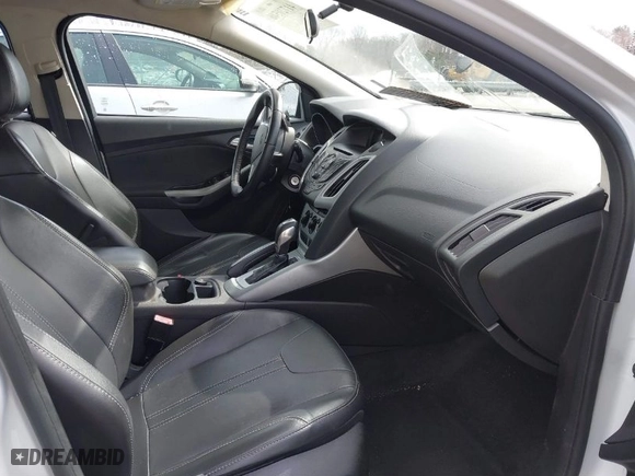 2013 Ford Focus SE with VIN 1FADP3K25DL327419, listed as a IAAI auction lot 41720546 with 130,934 mi miles. Bid and sale history available at carsss.com. Image 5.