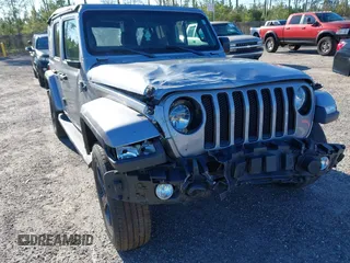 2020 Jeep Wrangler Unlimited Sahara with VIN 1C4HJXEN6LW210682, listed as a IAAI auction lot 41836201 with 32,925 mi miles. Bid and sale history available at carsss.com. Image 6.