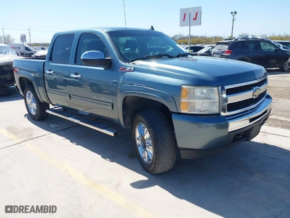 2010 Chevrolet Silverado 1500 LT with VIN 3GCRKSE33AG251396, listed as a IAAI auction lot 41773362 with 176,979 mi miles. Bid and sale history available at carsss.com. Image 1.