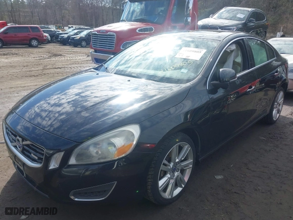 2013 Volvo S60 T6 R-Design Platinum with VIN YV1902FH4D1205833, listed as a IAAI auction lot 41609805 with 202,537 mi miles. Bid and sale history available at carsss.com. Image 17.