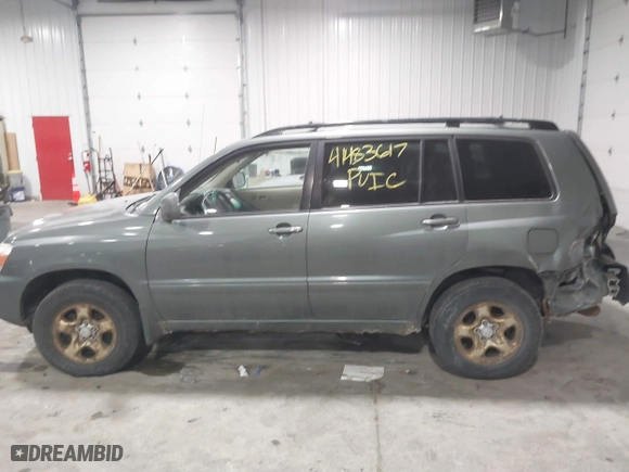 2005 Toyota Highlander with VIN JTEHD21A650033792, listed as a IAAI auction lot 41483617 with 246,068 mi miles. Bid and sale history available at carsss.com. Image 14.