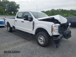 2024 Ford F-250 XL z VIN 1FT7W2BA9REC55812, wystawiony jako Copart lot #64114595 z przebiegiem 12 778 mil mil oraz Czysty tytuł • Clean title. Historia ofert i sprzedaży dostępna na DreamBid. Obrazek 4.