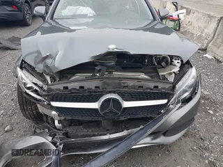 2017 Mercedes-Benz C 300 z VIN WDDWJ4JB4HF379226, wystawiony jako IAAI lot #42366082 z przebiegiem 96 015 mil mil oraz . Historia ofert i sprzedaży dostępna na DreamBid. Obrazek 6.