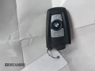 2015 BMW 3 Series 328i xDrive z VIN WBA3B5G53FNS16309, wystawiony jako IAAI lot #42093692 z przebiegiem 84 229 mil mil oraz . Historia ofert i sprzedaży dostępna na DreamBid. Obrazek 11.