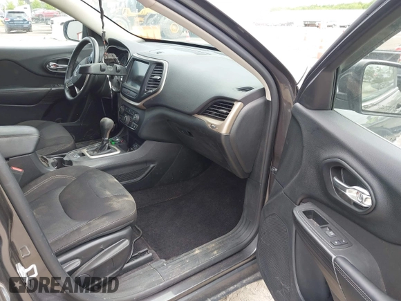 2017 Jeep Cherokee Latitude with VIN 1C4PJMCBXHW515628, listed as a IAAI auction lot 42295318 with 88,923 mi miles and . Bid and sale history available at DreamBid. Image 5.