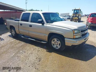 2006 Chevrolet Silverado 1500 LT1 with VIN 2GCEC13T361168110, listed as a IAAI auction lot 41863581 with 193,594 mi miles. Bid and sale history available at carsss.com. Image 1.