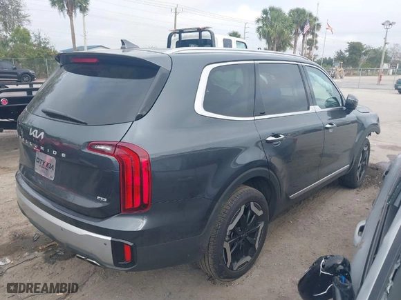 2024 Kia Telluride S with VIN 5XYP6DGC2RG474172, listed as a IAAI auction lot 41190411 with 8,148 mi miles. Bid and sale history available at carsss.com. Image 4.