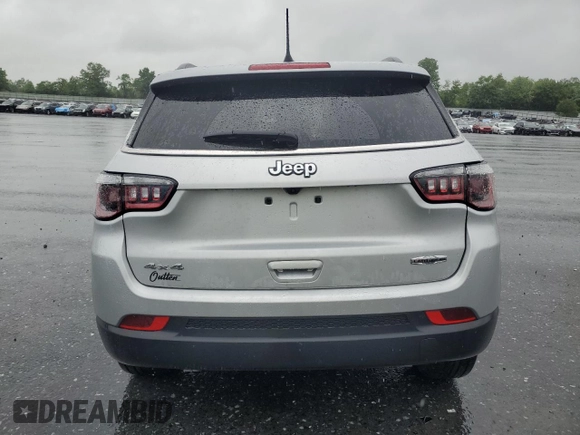 2024 Jeep Compass Latitude Lux z VIN 3C4NJDFN4RT134099, wystawiony jako Copart lot #58906095 z przebiegiem 4 257 mil mil oraz Szkoda całkowita • Salvage title. Historia ofert i sprzedaży dostępna na DreamBid. Obrazek 6.
