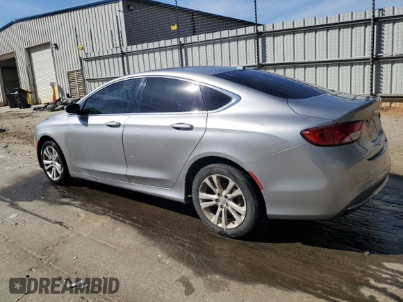 2015 Chrysler 200 Limited z VIN 1C3CCCAB0FN639808, wystawiony jako Copart lot #49775985 z przebiegiem 184 671 mil mil oraz Szkody całkowita. Historia ofert i sprzedaży dostępna na DreamBid. Obrazek 2.