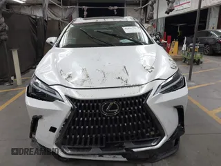 2025 Lexus NX 350 Premium z VIN 2T2GGCEZ2SC079582, wystawiony jako IAAI lot #42495719 z przebiegiem 1 227 mil mil oraz . Historia ofert i sprzedaży dostępna na DreamBid. Obrazek 12.