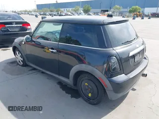 2009 MINI Hardtop with VIN WMWMF33589TW70400, listed as a IAAI auction lot 42055596 with 118,543 mi miles and . Bid and sale history available at DreamBid. Image 3.