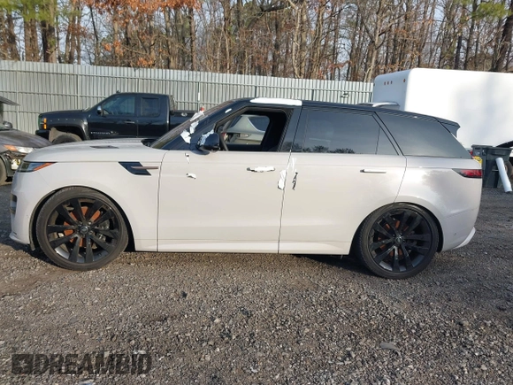 2023 Land Rover Range Rover Sport SE Dynamic with VIN SAL1L9FU4PA140673, listed as a IAAI auction lot 39552637 with 12,557 mi miles. Bid and sale history available at carsss.com. Image 14.