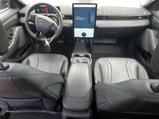 2022 Ford Mustang Mach-E Premium z VIN 3FMTK3SU4NMA03797, wystawiony jako Copart lot #55990545 z przebiegiem 38 004 mil mil oraz Szkoda całkowita • Salvage title. Historia ofert i sprzedaży dostępna na DreamBid. Obrazek 8.