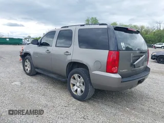2007 GMC Yukon SLT z VIN 1GKFK13077R129885, wystawiony jako IAAI lot #42184207 z przebiegiem 264 848 mil mil oraz . Historia ofert i sprzedaży dostępna na DreamBid. Obrazek 3.