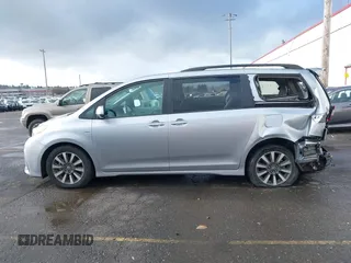 2018 Toyota Sienna XLE with VIN 5TDDZ3DC5JS205440, listed as a IAAI auction lot 41090557 with 50,775 mi miles. Bid and sale history available at carsss.com. Image 15.