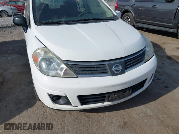 2008 Nissan Versa S z VIN 3N1BC13E48L380605, wystawiony jako IAAI lot #42075458 z przebiegiem 216 340 mil mil oraz . Historia ofert i sprzedaży dostępna na DreamBid. Obrazek 6.