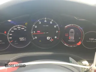 2022 Porsche Cayenne z VIN WP1AA2AY2NDA04695, wystawiony jako Copart lot #52499635 z przebiegiem 25 087 mil mil oraz Szkoda całkowita • Salvage title. Historia ofert i sprzedaży dostępna na DreamBid. Obrazek 9.