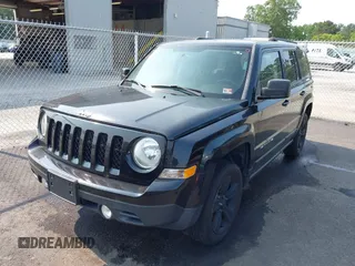 2015 Jeep Patriot High Altitude z VIN 1C4NJRFB3FD189910, wystawiony jako IAAI lot #42410866 z przebiegiem 141 669 mil mil oraz . Historia ofert i sprzedaży dostępna na DreamBid. Obrazek 2.