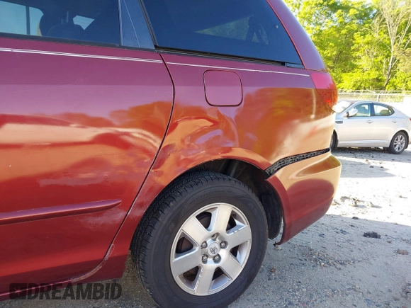 2004 Toyota Sienna XLE with VIN 5TDZA22C94S171128, listed as a IAAI auction lot 42053230 with 255,612 mi miles. Bid and sale history available at carsss.com. Image 6.