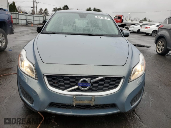 2012 Volvo C30 z VIN YV1672MK8C2277351, wystawiony jako Copart lot #82423314 z przebiegiem 217 198 mil mil oraz Szkoda całkowita • Salvage title. Historia ofert i sprzedaży dostępna na DreamBid. Obrazek 5.