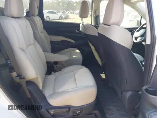 2025 Subaru Ascent Premium z VIN 4S4WMADD1S3405704, wystawiony jako IAAI lot #41772868 z przebiegiem 2 999 mil mil oraz . Historia ofert i sprzedaży dostępna na DreamBid. Obrazek 8.
