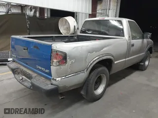 1998 Chevrolet S-10 with VIN 1GCCS1443WK261095, listed as a IAAI auction lot 41684723 with 217,003 mi miles. Bid and sale history available at carsss.com. Image 4.
