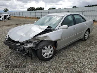2004 Toyota Camry LE z VIN 4T1BE32K44U378679, wystawiony jako Copart lot #56586675 z przebiegiem 226 846 mil mil oraz Szkoda całkowita • Salvage title. Historia ofert i sprzedaży dostępna na DreamBid. Obrazek 1.