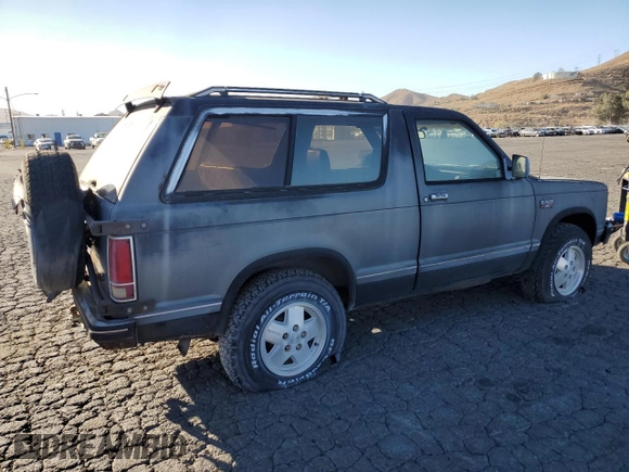 1986 Chevrolet Blazer z VIN 1G8CT18RXG8180574, wystawiony jako Copart lot #87987925 z przebiegiem 82 571 mil mil oraz Szkoda całkowita • Salvage title. Historia ofert i sprzedaży dostępna na DreamBid. Obrazek 3.