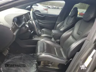 2016 Tesla Model X 70D z VIN 5YJXCBE23GF005295, wystawiony jako Copart lot #51034005 z przebiegiem 130 325 mil mil oraz Szkody całkowita. Historia ofert i sprzedaży dostępna na DreamBid. Obrazek 7.
