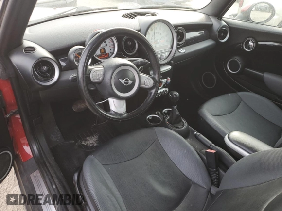 2010 MINI Convertible с VIN WMWMR3C56ATU97164, выставлен на аукционе Copart как лот 83908904 с пробегом 153 936 миль миль и Списание • Salvage title. История ставок и продаж доступна на DreamBid. Изображение 8.