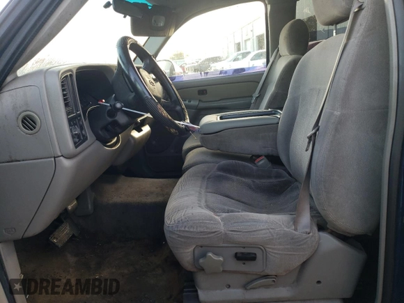 2000 Chevrolet Silverado 1500 with VIN 2GCEC19V8Y1352258, listed as a Copart auction lot 84738234 with 298,405 mi miles and Salvage Title. Bid and sale history available at carsss.com. Image 7.