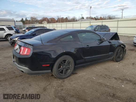 2011 Ford Mustang V6 z VIN 1ZVBP8AM1B5124558, wystawiony jako Copart lot #41516615 z przebiegiem 127 563 mil mil oraz Szkoda całkowita • Salvage title. Historia ofert i sprzedaży dostępna na DreamBid. Obrazek 3.