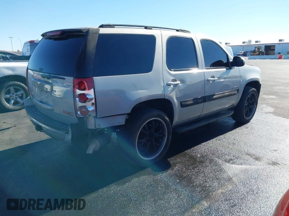 2007 GMC Yukon SLE with VIN 1GKFC13J37J115700, listed as a IAAI auction lot 41389752 with 191,701 mi miles. Bid and sale history available at carsss.com. Image 4.