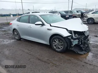2020 Kia Optima LX z VIN 5XXGT4L37LG400711, wystawiony jako IAAI lot #42333957 z przebiegiem 30 000 mil mil oraz . Historia ofert i sprzedaży dostępna na DreamBid. Obrazek 1.