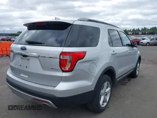 2017 Ford Explorer XLT z VIN 1FM5K8D88HGC35582, wystawiony jako IAAI lot #39443704 z przebiegiem 75 251 mil mil oraz . Historia ofert i sprzedaży dostępna na DreamBid. Obrazek 4.