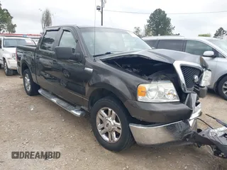 2006 Ford F-150 XLT with VIN 1FTRW12W96FA87318, listed as a IAAI auction lot 41936492 with 221,709 mi miles. Bid and sale history available at carsss.com. Image 1.