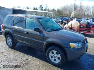 2006 Ford Escape XLT with VIN 1FMYU93156KB46435, listed as a IAAI auction lot 41876857 with 126,915 mi miles. Bid and sale history available at carsss.com. Image 1.