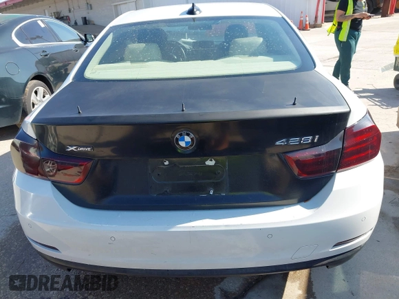 2014 BMW 4 Series 428i xDrive z VIN WBA3N9C50EF722242, wystawiony jako IAAI lot #41526322 z przebiegiem 134 254 mil mil oraz . Historia ofert i sprzedaży dostępna na DreamBid. Obrazek 16.